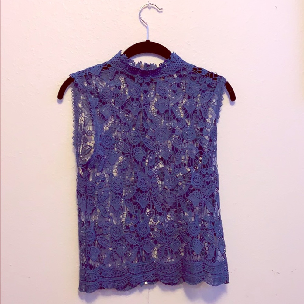 Blue lacy tank top with zipper back!